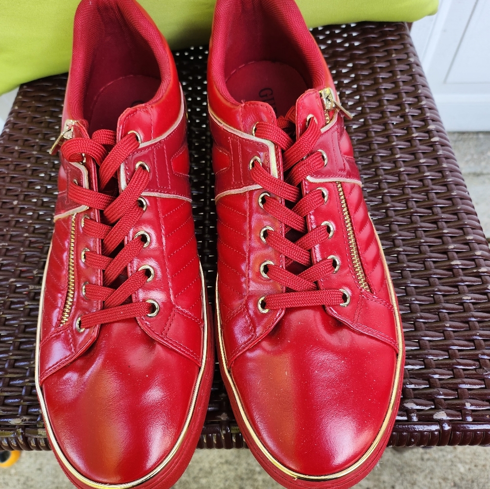 MEN PATENT LEATHER TENNIS BY GUESS